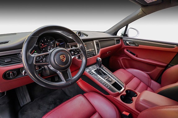 Porsche Macan 11 of 30