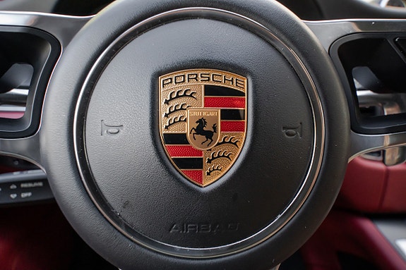 Porsche Macan 22 of 30