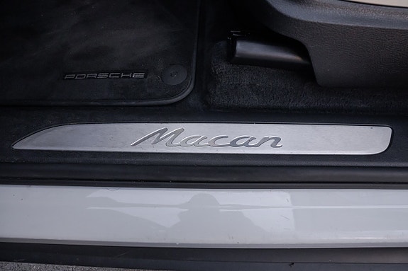 Porsche Macan 28 of 30