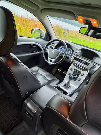 Volvo V70 2 of 15