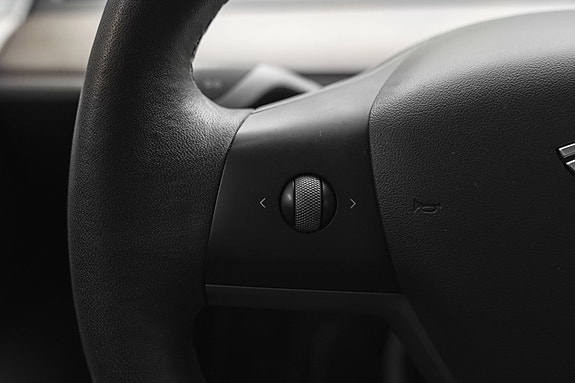 Tesla Model 3 18 of 27