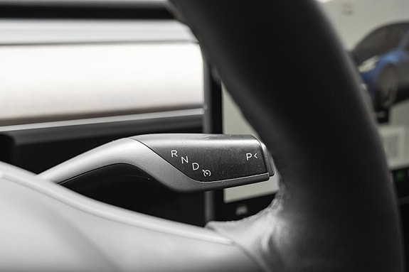 Tesla Model 3 20 of 27