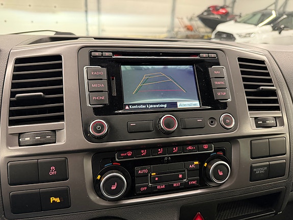 Volkswagen Caravelle 13 of 24