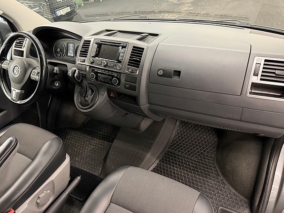 Volkswagen Caravelle 17 of 24