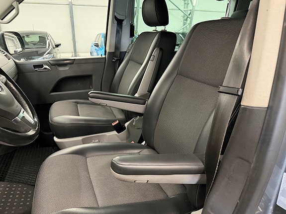 Volkswagen Caravelle 20 of 24