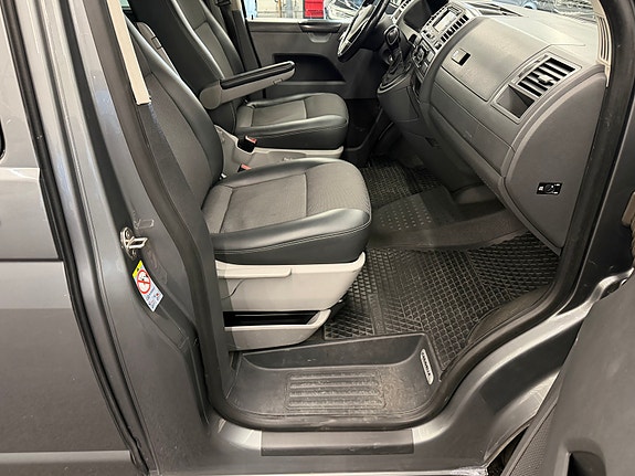 Volkswagen Caravelle 15 of 24