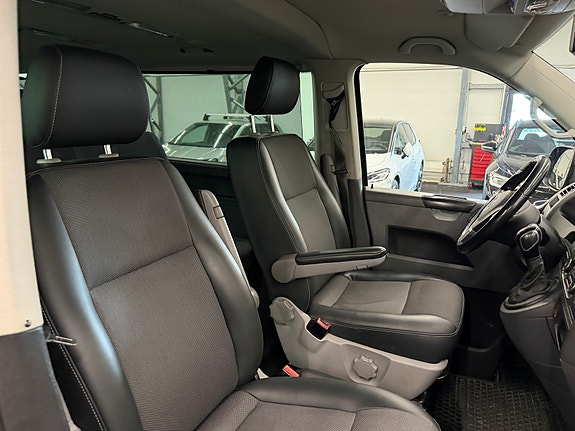 Volkswagen Caravelle 16 of 24