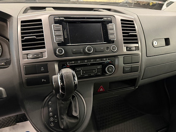 Volkswagen Caravelle 12 of 24