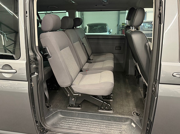 Volkswagen Caravelle 19 of 24