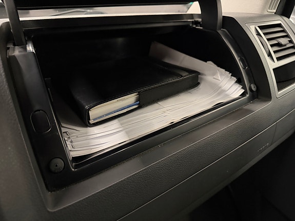 Volkswagen Caravelle 24 of 24