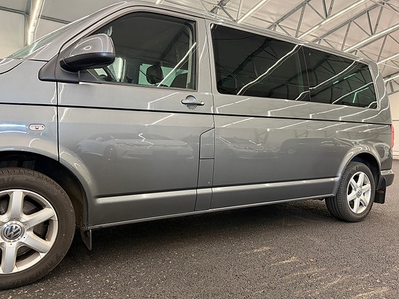 Volkswagen Caravelle 8 of 24