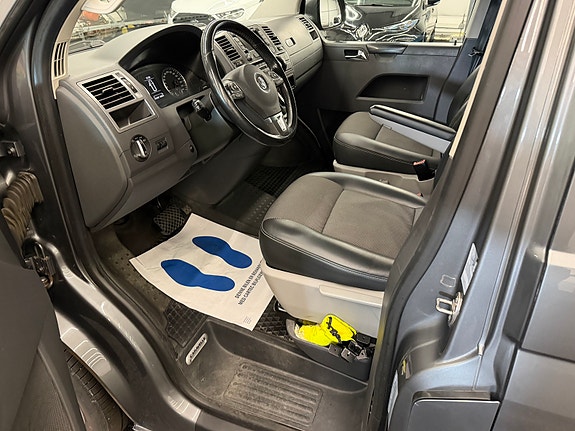 Volkswagen Caravelle 10 of 24