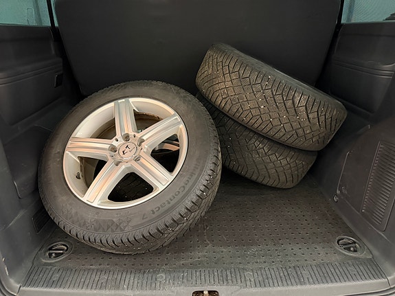 Volkswagen Caravelle 21 of 24