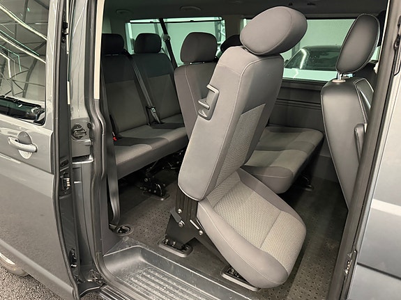 Volkswagen Caravelle 18 of 24