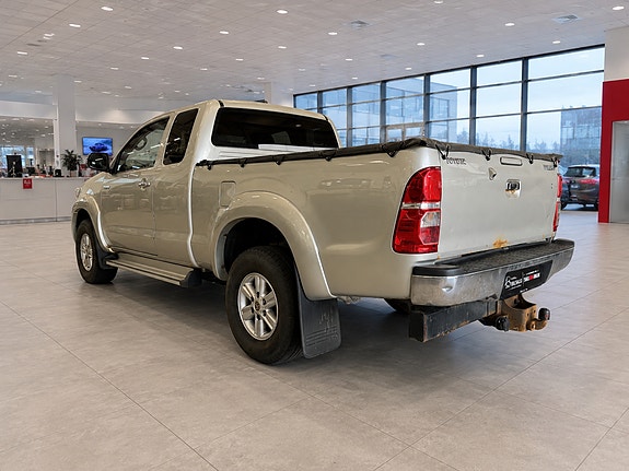 Toyota HiLux 4 of 17