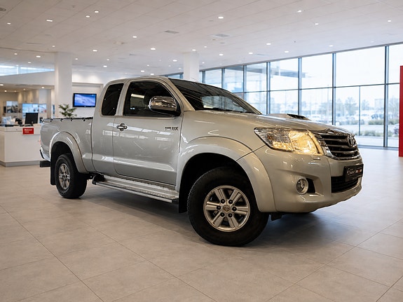Toyota HiLux 2 of 17