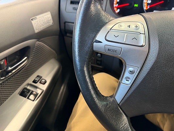 Toyota HiLux 12 of 17