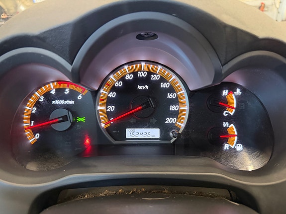 Toyota HiLux 13 of 17