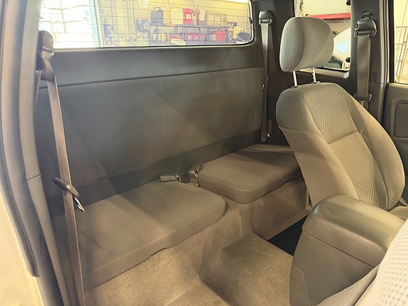 Toyota HiLux 8 of 17