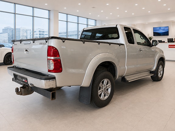 Toyota HiLux 3 of 17