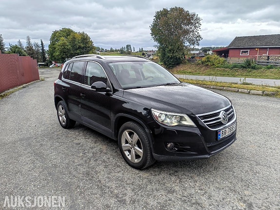 Volkswagen Tiguan 3 of 12