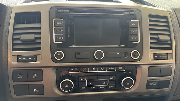 Volkswagen Caravelle 12 of 22