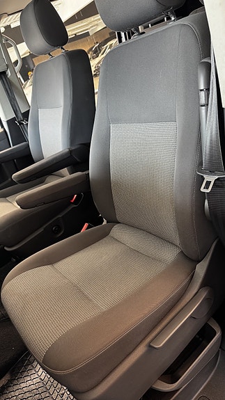 Volkswagen Caravelle 6 of 22