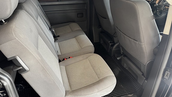 Volkswagen Caravelle 19 of 22