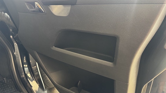 Volkswagen Caravelle 17 of 22
