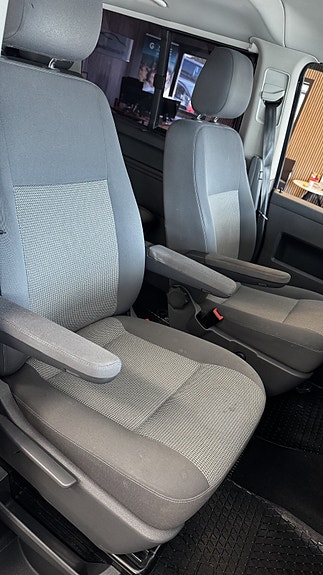 Volkswagen Caravelle 7 of 22