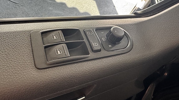 Volkswagen Caravelle 22 of 22