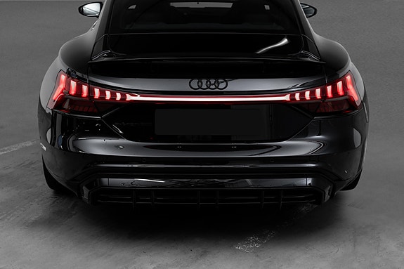 Audi e-tron GT 14 of 30