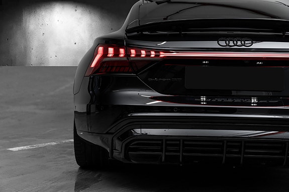 Audi e-tron GT 15 of 30