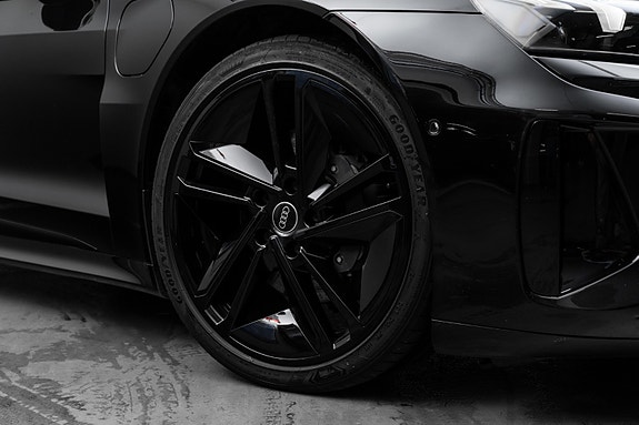 Audi e-tron GT 4 of 30