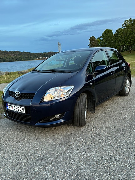 Toyota Auris 2 of 11