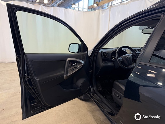 Toyota RAV4 9 of 10