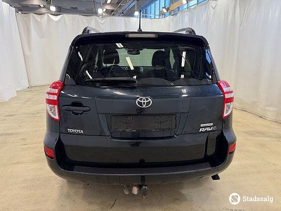 Toyota RAV4 6 of 10