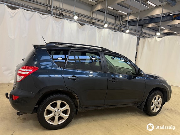 Toyota RAV4 4 of 10