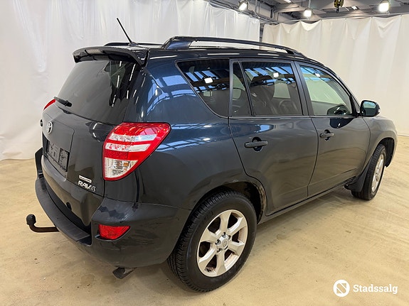 Toyota RAV4 5 of 10