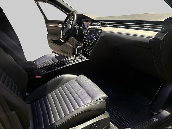 Volkswagen Passat Alltrack 18 of 21