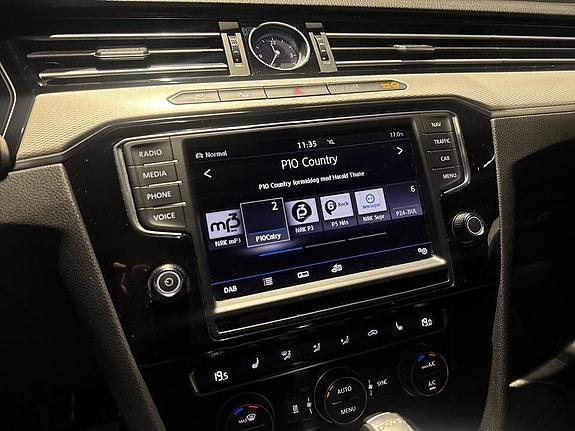 Volkswagen Passat Alltrack 15 of 21