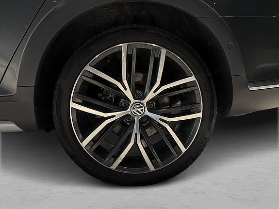 Volkswagen Passat Alltrack 10 of 21