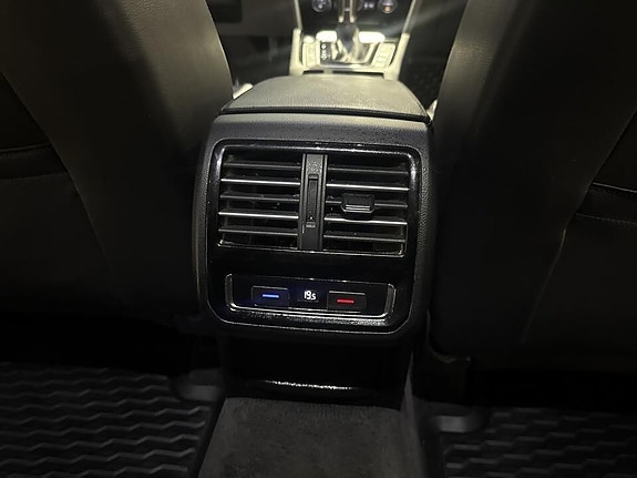 Volkswagen Passat Alltrack 17 of 21