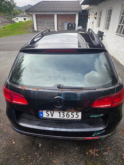 Volkswagen Passat 2 of 4