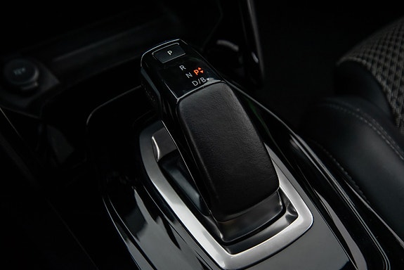 Peugeot e-2008 15 of 23