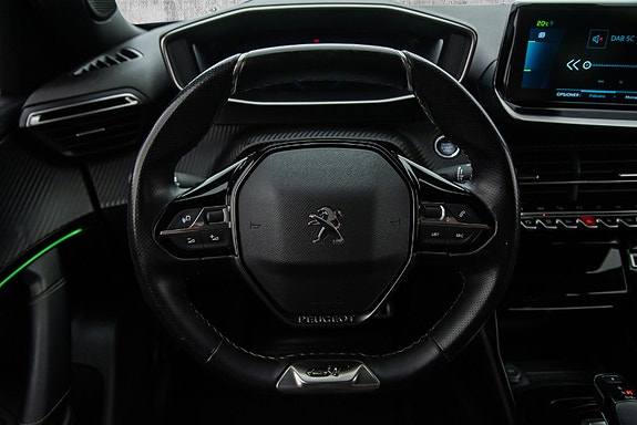 Peugeot e-2008 18 of 23