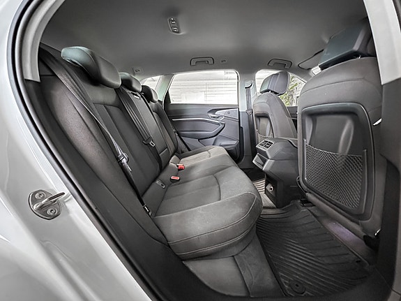 Audi e-tron 13 of 30