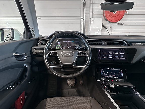 Audi e-tron 15 of 30