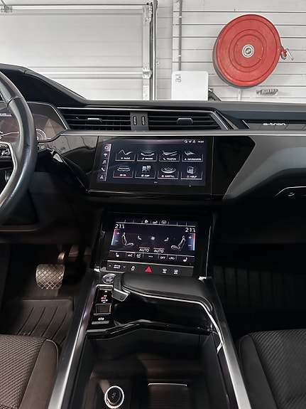 Audi e-tron 16 of 30