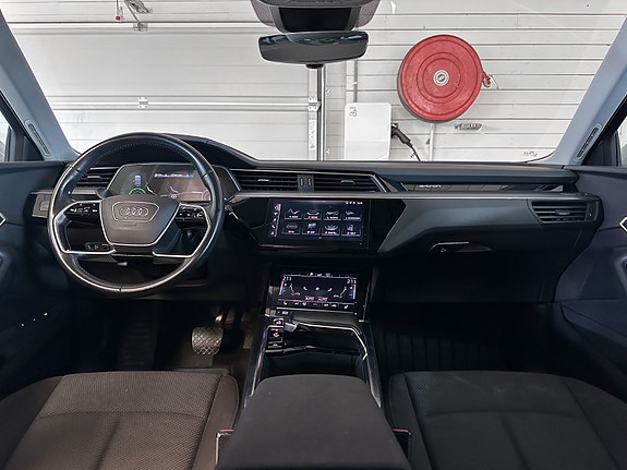 Audi e-tron 14 of 30